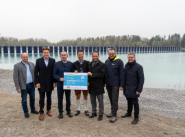 Bayerns Wirtschafts- und Energieminister Hubert Aiwanger zeichnete die Firma Sinn Power in Gilching als "Gestalter im Team Energiewende" aus. Foto: Elke Neureuther / StMWi